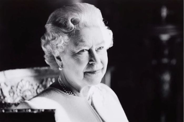 Ratu Elizabeth II akan digantikan dengan anaknya Raja Charles III.