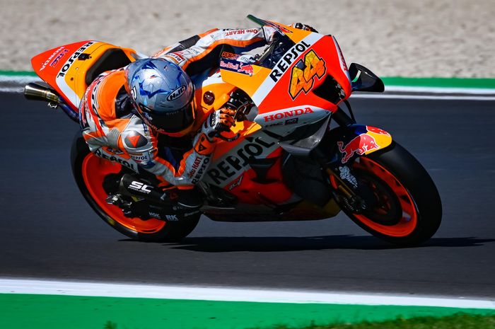 Pembalap Repsol Honda, Pol Espargaro pada sesi tes resmi di Sirkuit Misano Italia, 6-7 September 2022