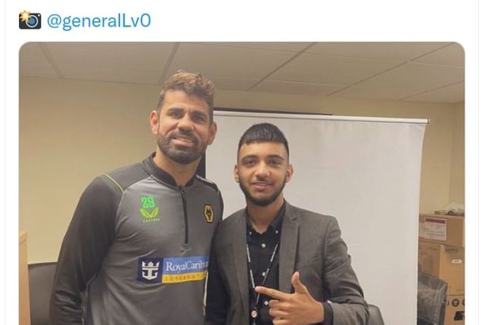 Diego Costa (kiri) saat menjalani tes medis untuk Wolverhampton.