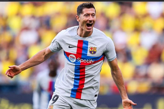 Ekspresi penyerang Barcelona, Robert Lewandowski, usai mencetak gol ke gawang Cadiz di Liga Spanyol