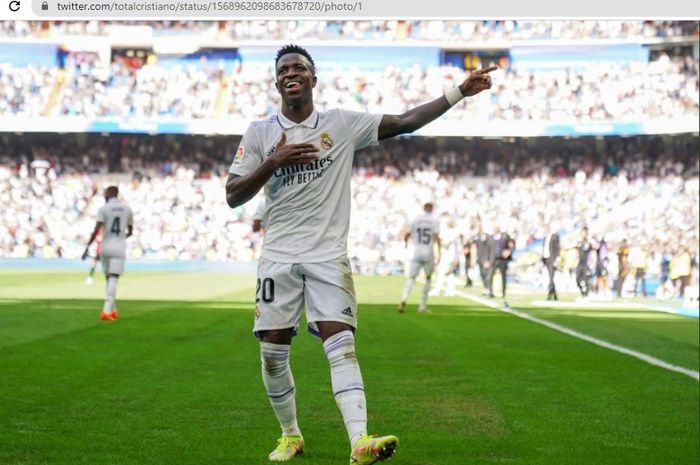 Penyerang Real Madrid, Vinicius Junior, merayakan gol ke gawang RCD Mallorca pada laga pekan kelima Liga Spanyol 2022-2023 di Stadion Santiago Bernabeu, Minggu (11/9/2022).