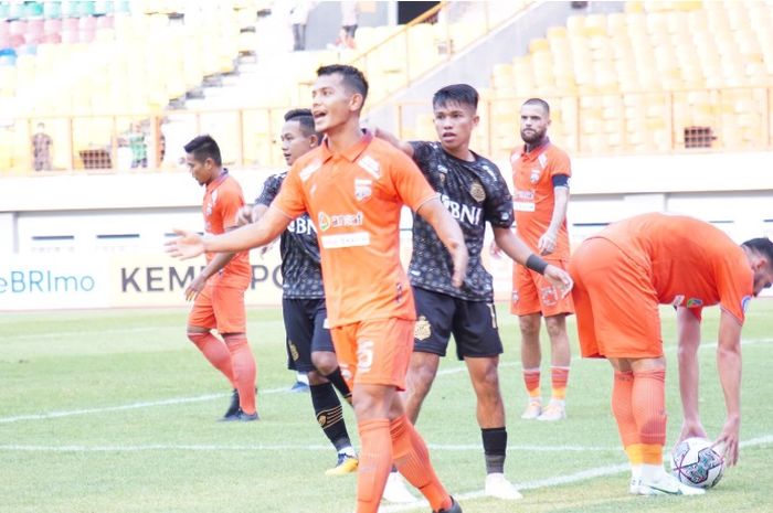 Suasana pertandingan antara Bhayangkara FC versus Borneo FC dalam pekan kesembilan Liga 1 2022 di Stadion Wibawa Mukti, Cikarang, Jawa Barat, 13 September 2022.