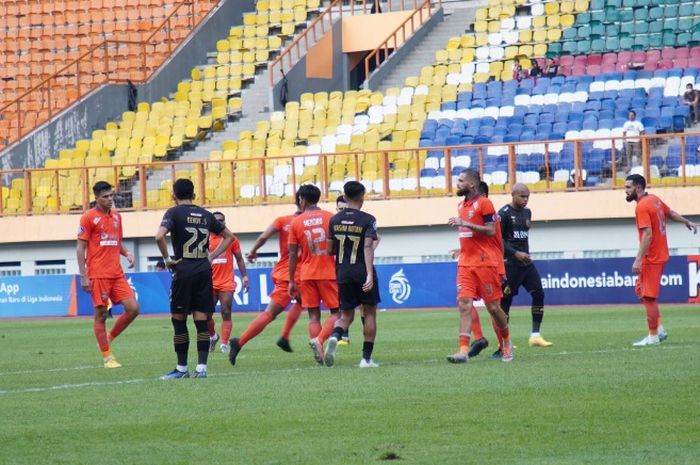 Suasana pertandingan antara Bhayangkara FC versus Borneo FC dalam pekan kesembilan Liga 1 2022 di Stadion Wibawa Mukti, Cikarang, Jawa Barat, 13 September 2022.