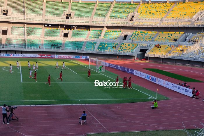 Selebrasi pemain Vietnam, Dinh Xuan Tien usai menjebol gawang Hong Kong dalam laga grup F Kualifikasi Piala Asia U-20 2023 di Stadion Gelora Bung Tomo (GBT) Surabaya, Rabu (14/9/2022).