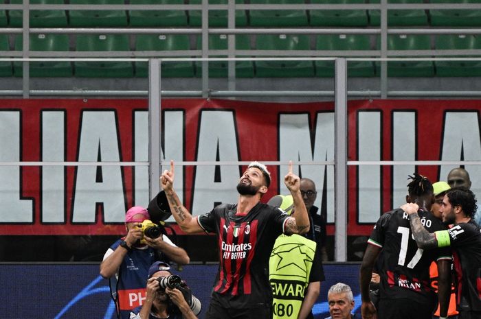 Striker AC Milan, Olivier Giroud, merayakan gol ke gawang Dinamo Zagreb dalam laga kedua Grup E Liga Champions di Stadion San Siro, Rabu (14/9/2022).