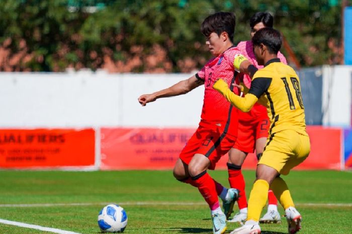 Suasana pertandingan antara Timnas U-20 Malaysia melawan Korea Selatan di partai terakhir Grup E Kualifikasi Piala Asia U-20 2023.