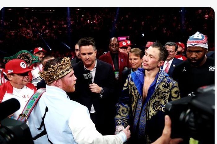 Gennady Golovkin (kanan) tebarkan kode pensiun setelah terakhir dikalahkan Canelo Alvarez.