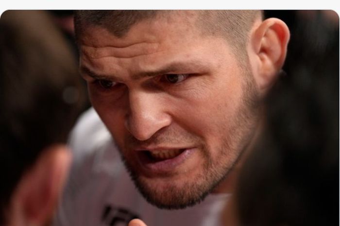 Pensiunan jagoan UFC, Khabib Nurmagomedov, yang diakui sebagai GOAT di kelas ringan.