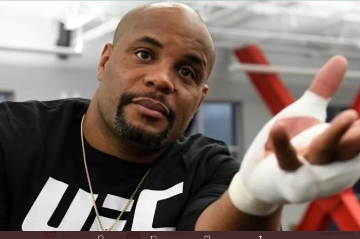 Legenda UFC, Daniel Cormier, mengungkap dua penyesalan terbesarnya di UFC