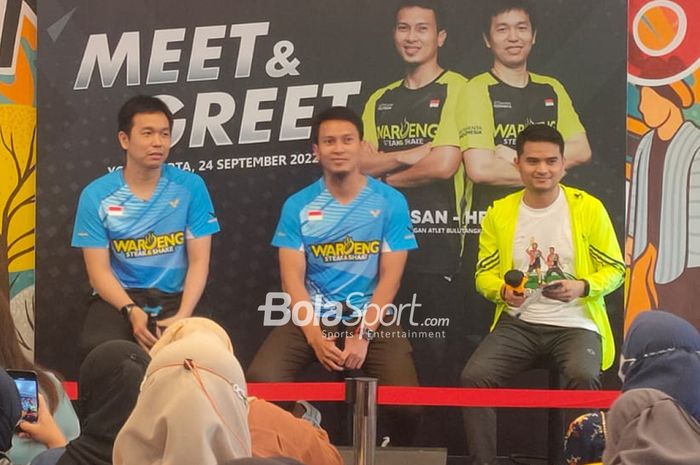 Pasangan ganda putra, Hendra Setiawan dan Mohammad Ahsan, saat acara Meet and Greet di Waroeng Steak and Shake, Seturan, Yogyakarta, 24 September 2022.