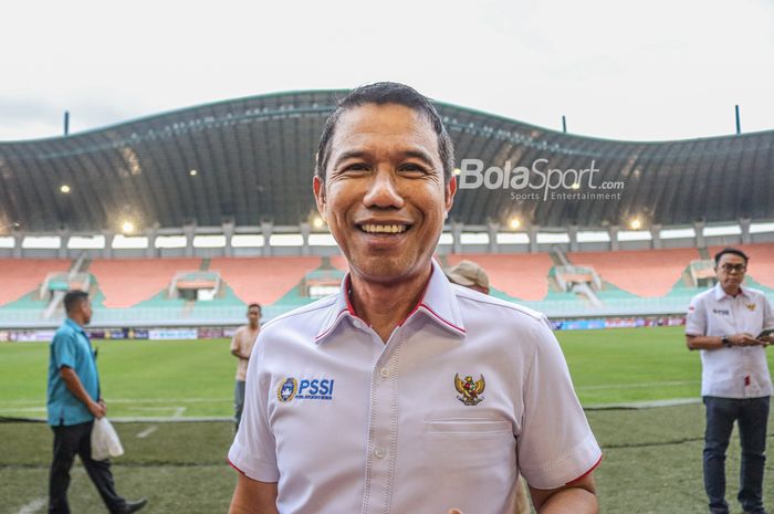 Sekretaris Jendral (Sekjen) PSSI, Yunus Nusi, nampak sumringah saat ditemui awak media di Stadion Pakansari, Bogor, Jawa Barat, 26 September 2022.