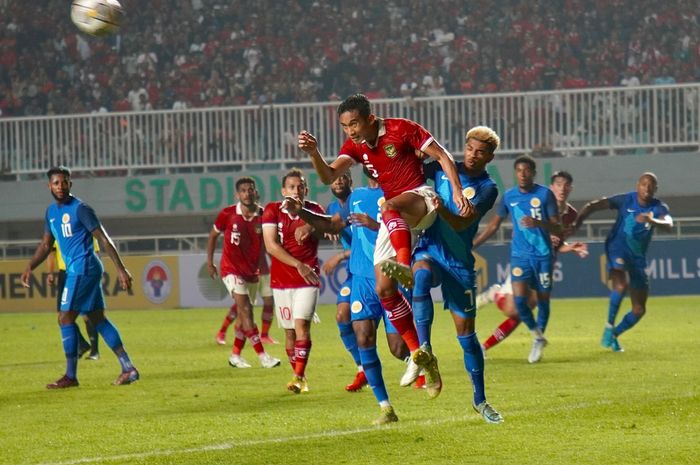 Serangan Timnas Indonesia ke gawang Curacao dalam laga FIFA Matchday, Selasa (27/9/2022) di Stadion Pakansari.