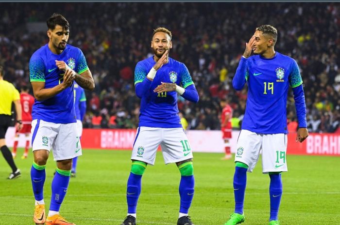 Neymar melakukan selebrasi usai menjebol gawang Tunisia dalam kemenangan 5-1 Brasil di Parc des Princes, Selasa (27/9/2022) atau Rabu dini hari WIB.