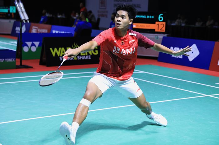 Pebulu tangkis tunggal putra Indonesia, Syabda Perkasa Belawa, saat berlaga pada babak 32 besar Indonesia International Challenge 2022 di GOR Amongrogo, Yogyakarta, Rabu, 28 September 2022