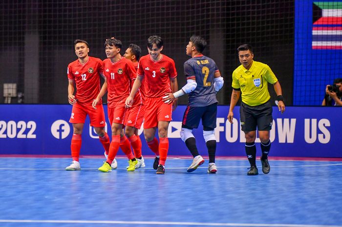 Selebrasi para pemain timnas futsal Indonesia saat menang telak atas Lebanon pada laga kedua Piala Asia Futsal 2022 di Saad Al Abdullah Hall, Kuwait City, Jumat (30/9/2022).