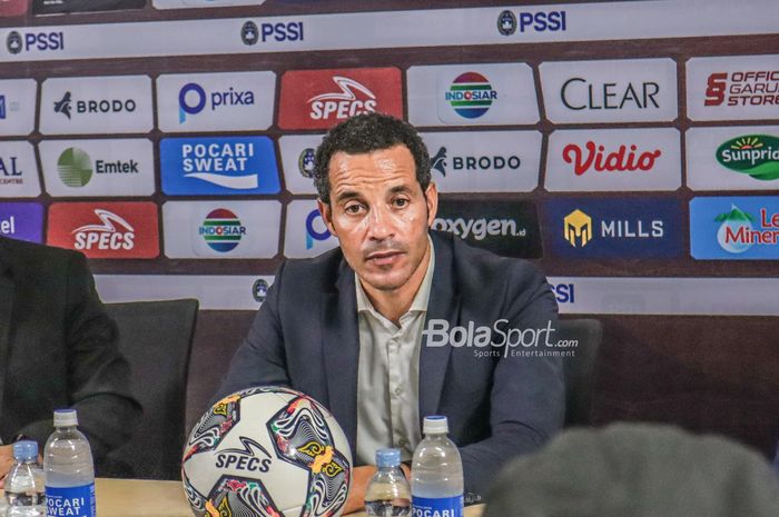 Pelatih timnas Curacao, Remko Bicentini, nampak hadir  dalam sesi jumpa pers dengan awak media di Stadion Pakansari, Bogor, Jawa Barat, 27 September 2022.