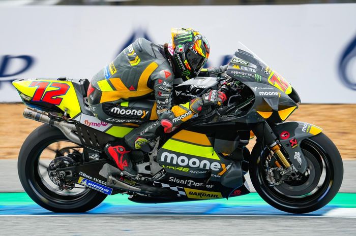 Pembalap Mooney VR46 Racing, Marco Bezzecchi, pada sesi latihan bebas MotoGP Thailand 2022 di Chang International Circuit, Buriram, Jumat (30/9/2022)