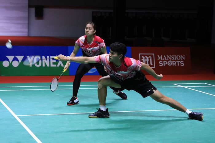 Pasangan ganda campuran, Adnan Maulana/Indah Cahya Sari Jamil saat tampil pada babak semifinal Indonesia International Challenge 2022 di GOR Among Raga, Yogyakarta, Sabtu (1/10/2022). 