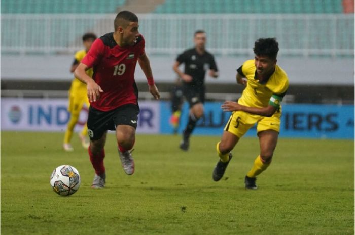 Suasana laga perdana Grup B Kualifikasi Piala Asia U-17 2023 yang mempertemukan Timnas U-17 Malaysia vs Timnas U-17 Palestina di Stadion Pakansari, Bogor, Sabtu (1/10/2022).