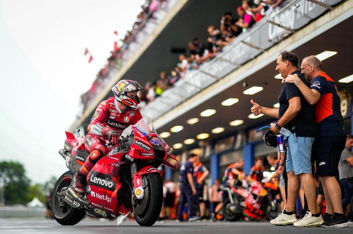 Pembalap Ducati Lenovo, Francesco Bagnaia usai menjalani balapan pada MotoGP Thailand 2022 di Sirkuit Internasional Chang, Buriram, Thailand, Minggu (2/10/2022)