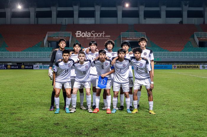 Skuat timnas U-17 Guam (skuad timnas U-17 Guam) sedang berfoto bersama dalam laga pekan pertama grup B Kualifikasi Piala Asia U-17 2023 di Stadion Pakansari, Bogor, Jawa Barat, 3 Oktober 2022.