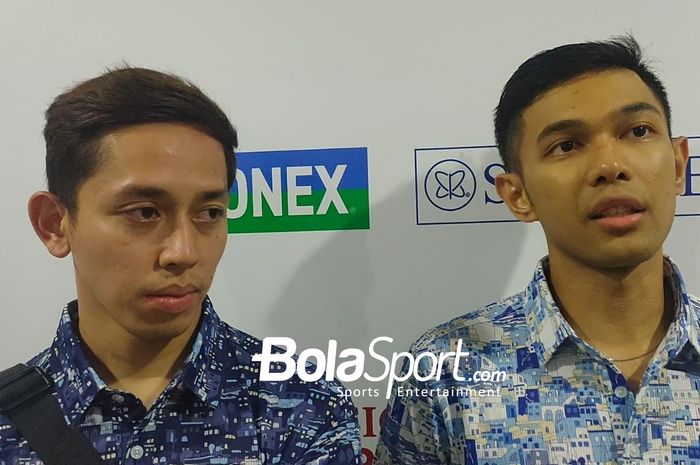 Ganda putra Indonesia, Fajar Alfian/Muhammad Rian Ardianto, saat  ditemui wartawan usai pertandingan ekshibisi usai final Indonesia International Challenge 2022 di GOR Amongrogo, Yogyakarta, 2 Oktober 2022.