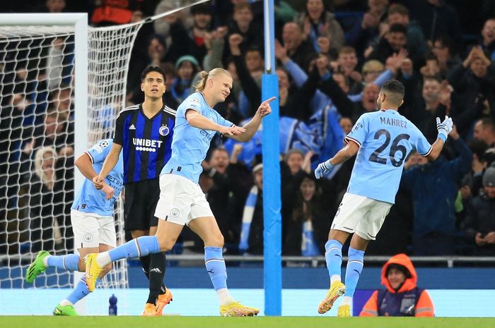 Striker Manchester City, Erling Haaland, merayakan gol ke gawang Copenhagen dalam laga Grup G Liga Champions di Stadion Etihad, Rabu (5/10/2022).