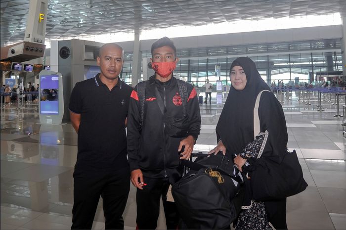 Pemain muda Persija Jakarta, Rayhan Hannan, saat akan terbang ke Australia dan bergabung dengan Brisbane Roar.