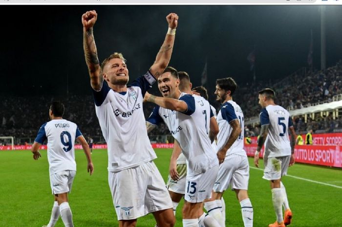 Selebrasi penyerang Lazio, Ciro Immobile, usai mencetak gol ke gawang Fiorentina di Liga Italia 2022-2023, Selasa (11/10/2022) dini hari WIB.