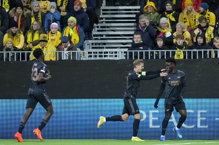 Winger Arsenal, Bukayo Saka, merayakan gol ke gawang Bodo/Glimt dalam laga Grup A Liga Europa di Stadion Aspmyra, Kamis (13/10/2022).