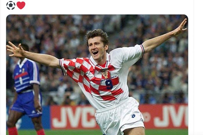 Davor Suker, penyerang tim nasional Kroasia, saat tampil di Piala Dunia 1998