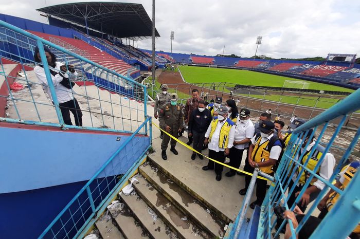 Menteri Pembangunan dan Perumahan Rakyat (PUPR) Basuki Hadimuljono saat meninjau langsung Stadion Kanjuruhan, Kamis (13/10/2022).