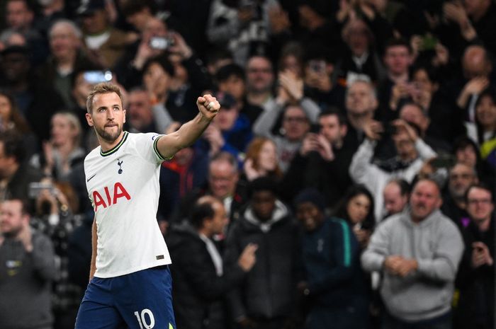 Striker Tottenham Hotspur, Harry Kane, merayakan gol ke gawang Everton dalam laga Liga Inggris di Stadion Tottenham Hotspur, Sabtu (15/10/2022).