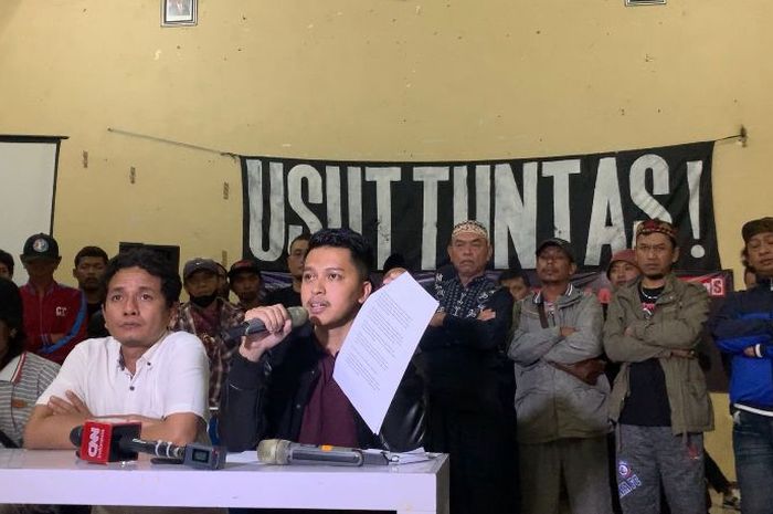 Anggota Tim Hukum TGA, Anjarnawan Yusky pada Jumat (14/10/2022) malam di Posko Tim Gabungan Aremania (TGA), Gedung KNPI, Kota Malang.