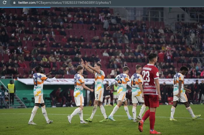 Bayern Muenchen sukses melaju ke babak 16 besar DFB Pokal usai meraih kemenangan meyakinkan 5-2 atas sesama tim Bundesliga, Augsburg.