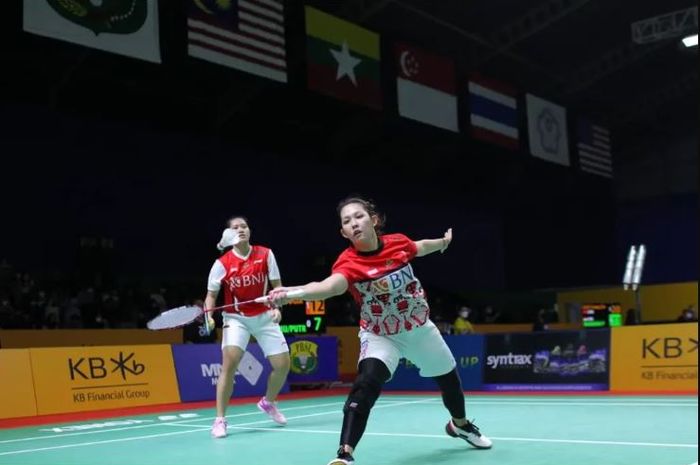 Pasangan ganda putri Indonesia, Lanny Tria Mayasari/Ribka Sugiarto pada pertandingan babak 16 besar  KB Financial Group Indonesia Masters 2022, Kamis (20/10/2022)