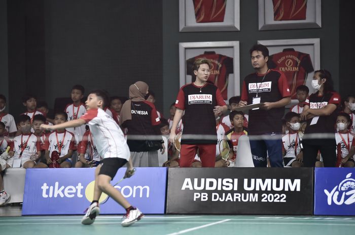 Tontowi Ahmad dan Liliyana Natsir saat berbicara sebagai tim pencari bakat Audisi Umum PB Djarum 2022 di GOR  Djarum Jati, Kudus.