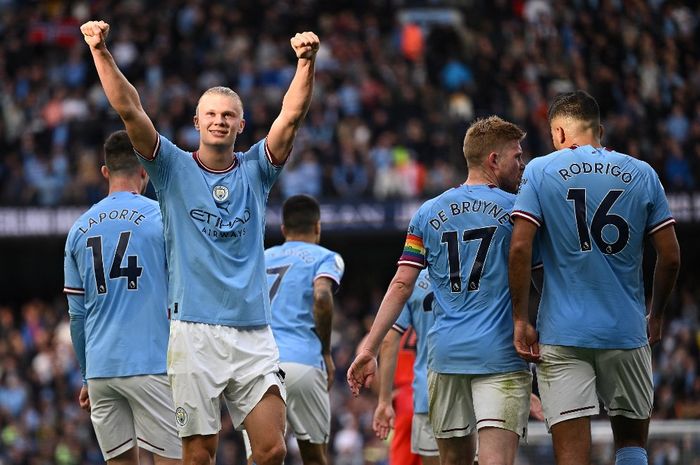 Striker Manchester City, Erling Haaland, merayakan golnya ke gawang Brighton &amp; Hove Albion saat keduanya bertemu pada partai pekan ke-13 Liga Inggris 2022-2023, Sabtu (22/10/2022) malam WIB.