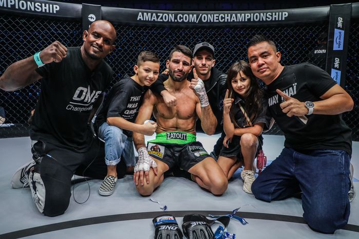 Mehdi Zatout pensiun setelah menang TKO atas Asa Ten Pow di ONE Fight Night 3, Sabtu (22/10/2022) di Kuala Lumpur.