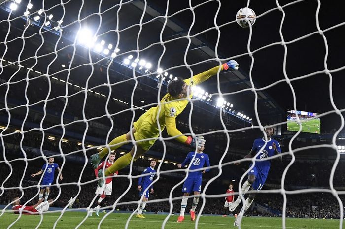 Kepa Arrizabalaga sudah mencatatkan 21 penyelamatan di Liga Inggris dan tampil bersinar saat Chelsea vs Manchester United.