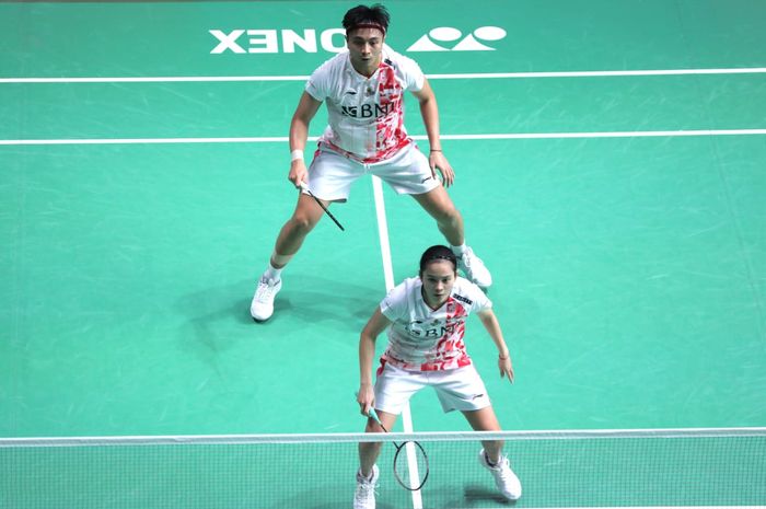 Pasangan ganda campuran Indonesia, Zachariah Josiahno Sumanti/Hediana Julimarbela, saaat tampil pada babak 16 besar French Open 2022 di Stade Pierre De Coubertin, Paris, Kamis (27/10/2022).  