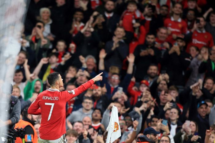 Selebrasi Cristiano Ronaldo setelah mencetak gol ke gawang Sheriff Tiraspol dalam laga Liga Europa, Kamis (27/10/2022) di Old Trafford.