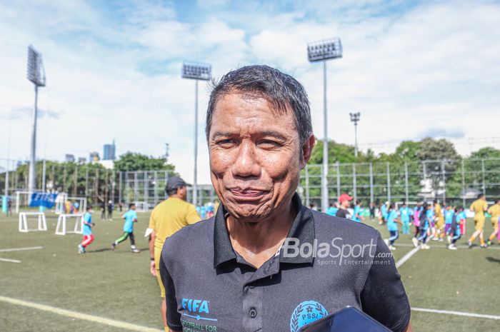 Sekretaris Jendral PSSI, Yunus Nusi, saat ditemui awak media di Lapangan Rugby, Senayan, Jakarta, 28 Oktober 2022.