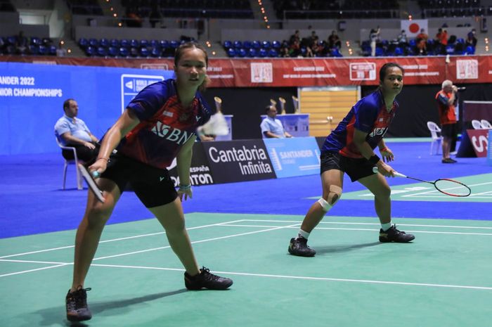 Meilysa Trias Puspitasari/Rachel Allessya Rose saat bertanding pada perempat final Kejuaraan Dunia Junior 2022 di Palacio de Deportes de Santander, Spanyol, 28 Oktober 2022.