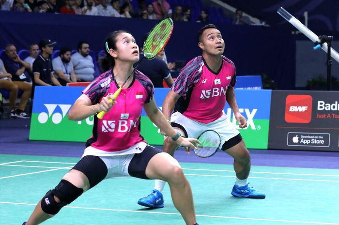 Pasangan ganda campuran Indoensia, Rehan Naufal Kusharjanto/Lisa Ayu Kusumawati, saat tampil pada perempat final French Open 2022 di Stade Pierre De Coubertin, Paris, Jumat (28/10/2022).