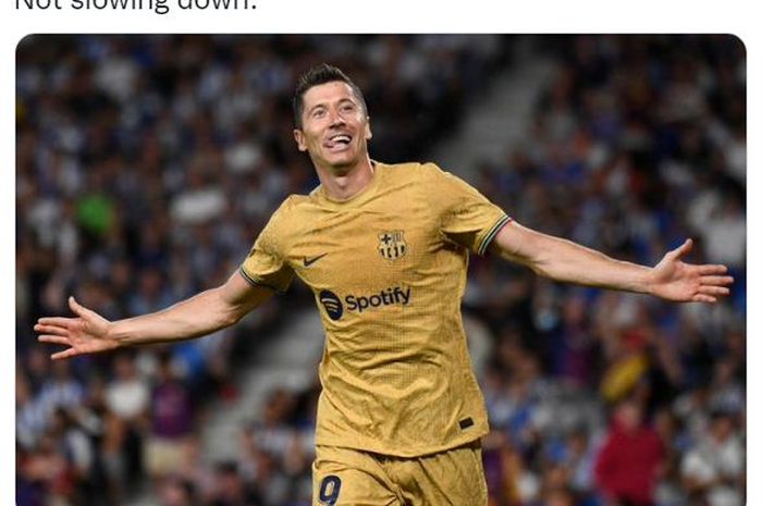 Penyerang Barcelona, Robert Lewandowski, mencetak gol kemenangan timnya dalam laga melawan Valencia di Liga Spanyol 2022-2023