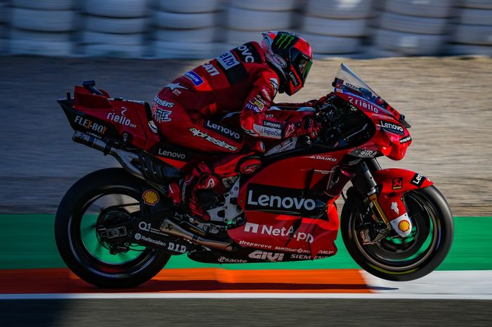 Aksi pembalap Ducati Lenovo, Francesco Bagnaia di sesi latihan bebas hari Jumat (4/11/2022) pada MotoGP Valencia 2022