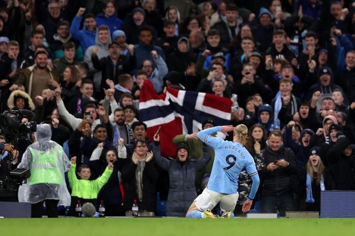 Gol telat Erling Haaland sekaligus golnya ke-18 di Liga Inggris 2022-2023 bawa Manchester City kalahkan Fulham di Etihad Stadium (5/11/2022).