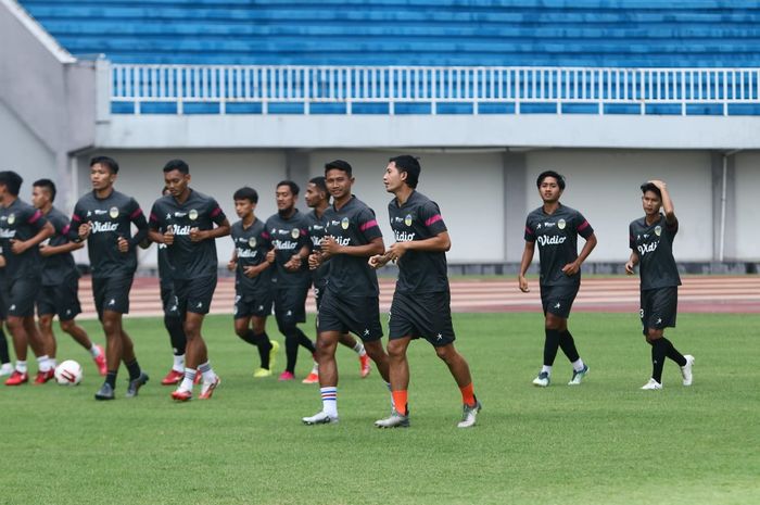 Suasana latihan PSIM Yogyakarta di Stadion Mandala Krida, Kota Yogyakarta pada Senin (7/11/2022)