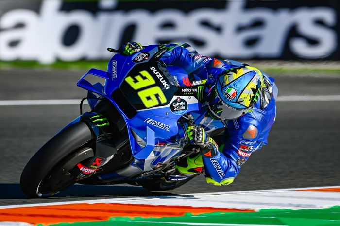 Pembalap Suzuki Ecstar, Joan Mir, pada MotoGP Valencia 2022